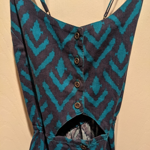 Roxy maxi dress with cutout - Picture 2 of 4